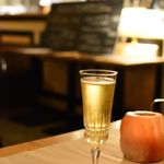 バビットラウンジ - 久しぶりにハッピーアワーにお邪魔しちゃった。500円の泡♪ナミナミ。