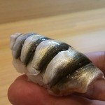 小判寿司 - 新子。