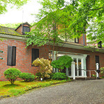 Hotel Balmoral Karuizawa - 周囲には緑いっぱいのホテル・エントランス