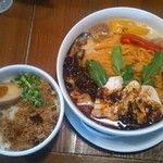 Mendukuri Aozora - 紅旬菜涼麺(大盛)   880円
                        帆立ごはん   120円