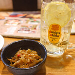 居酒屋 天金 - お通し、ハイボール