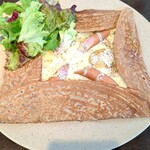 味工房 ガレットカフェ - 粗挽きソーセージとポテトのガレット