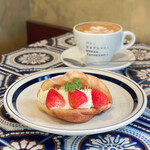 パンとエスプレッソと - 料理写真:カフェラテ、苺のムーオムレット
