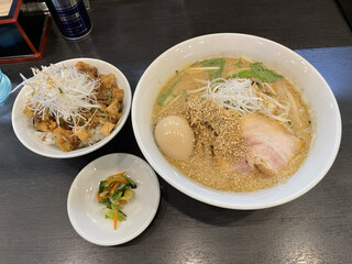 Kisshin - 味噌煮玉子入りラーメン　大人のチャーシュー丼