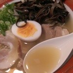 佐賀ラーメン　美登里 - 冷やしでもクリアで美しいスープ！