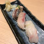 築地 すし好 - 初夏の3種盛　1,100円（税込）
            しまあじ、こち、鯵と白身を少し追加しました