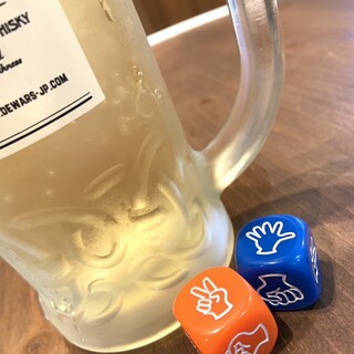 Try your luck at rock-paper-scissors dice highball! A wide variety of Japanese sake