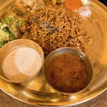 本格インド料理 Spice magic - チキンビリヤニ（ハイデラバディ）、ライタ（ヨーグルト）とチキンカレー付き