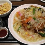 リンガーハット - 彩り皿うどん(麺2倍)半チャーハンセット