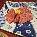 肉の匠 将泰庵 - ランチセットのカルビとウチモモ