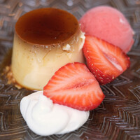 Fruits Bistro SABLIER - ランチコース 2800円 のクレーム・キャラメル、あまおうのシャーベット