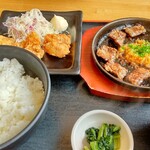 Tengu - サイコロステーキと唐揚げセット(ご飯特盛)