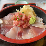 磯亭 - 料理写真:海鮮丼 2200円。