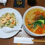 Madamu Kouran - 海老入りチャーハン、担々麺