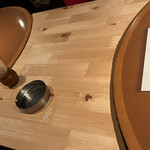 寺地町酒場 - 見て見て！！　テーブルにも拘りが！！