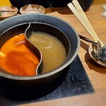 Shabushabu Onyasai - 四川豆板醤の旨辛火鍋だしとこく旨にんにくだし