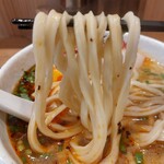 Kanran Gyuu Niku Men - やや太めの三角麺