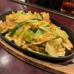 まんまる - 味噌ホルモン鉄板焼き