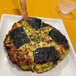 天のや - 出汁につけて食べるお好み焼き(伍右衛門)3海苔ののったお好み焼き