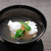 日本料理 なかのしま (リーガロイヤルホテル大阪) - 椀物、鱧の葛打ち 蓮根餅