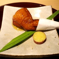 おみ乃 神谷町 - 天豆を詰めた手羽先 + 丸十の蜜煮
