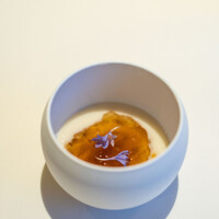 レストラン オオツ - 2023.5 大間産ムラサキウニ ホワイトアスパラガスのピュレ 甲殻類のゼリー