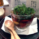 ニコノトナリ - うみブドウと白きくらげの黒酢なんちゃら