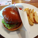 マグズカフェ - 8月限定のホットチリチーズバーガー