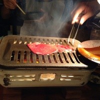 焼肉ホルモン 稲田 - 店員さんに焼いて貰う、すき焼き肉の焼肉