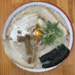 盛多や - 特製ラーメン(生卵入り) 820円(税込)