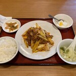 大衆酒場 北海 - ラム肉とネギ炒め　800円