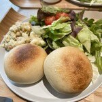 ブラウニーズカフェ - チリコンカン・ランチ：チリコンカン、グリーンサラダ、自家製パン