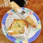 カフェボスケ - 大葉と梅蒸し鶏のパンとミルクフランス