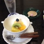 つる幸 - フルーツと干菓子