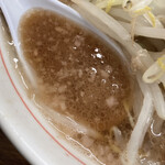 ラーメン二郎 横浜関内店 - 微乳化スープ