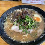 豚骨ラーメン 新井商店 - 安定の美味しさ