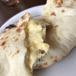 SHIKHAR - ふっくら生地にチーズもタップリ入ってます。