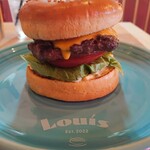 Louis Hamburger Restaurant - チェダーチーズバーガー