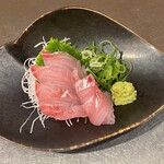 Ippeisotsu - 真鯛の刺身／858円(税込)
      このメニューは販売実績例です。魚料理は日替りなので当日のメニューは異なります。