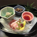 今半膳の小鉢。デパ地下で販売されている、今半の佃煮もたっぷりのっています！