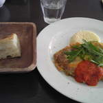 ビストロ デ シュナパン - 豚肉のピカタトマトソース、grand jeteさんのバゲット