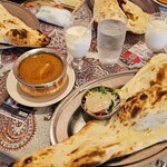 ダージリン - ランチBセット（キーマカレー（辛さ普通）、ナン、ラッシー）¥990-　～美味しかった♪