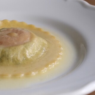 The ``ravioli'' prepared every morning is a specialty with a rich truffle aroma.