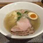 Menya Oyayubi - 肉1エビ1ワンタンラァ麺 ¥1,000（価格は訪問時）