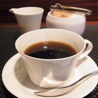 ラトリエ ドゥ ジョエル・ロブション - ランチのドリンク（コーヒー）