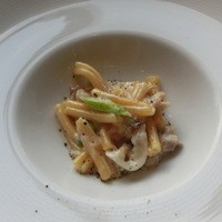 MAIN DINING by THE HOUSE OF PACIFIC - サルシッチャとアスパラガスのカサレッチェ クリームソース