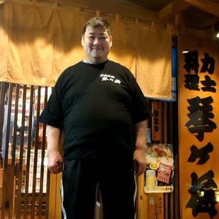 A former sumo wrestler chef and Kotogaume himself serve customers! Souvenirs and gifts too