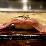 Teppanyaki Gurou - 最高級A5黒毛和牛の炙り寿司