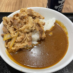 吉野家 - 肉だく牛スパイシーカレー679円-92円
            587円