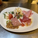 (Saturdays, Sundays, and holidays) Prix fixe lunch course